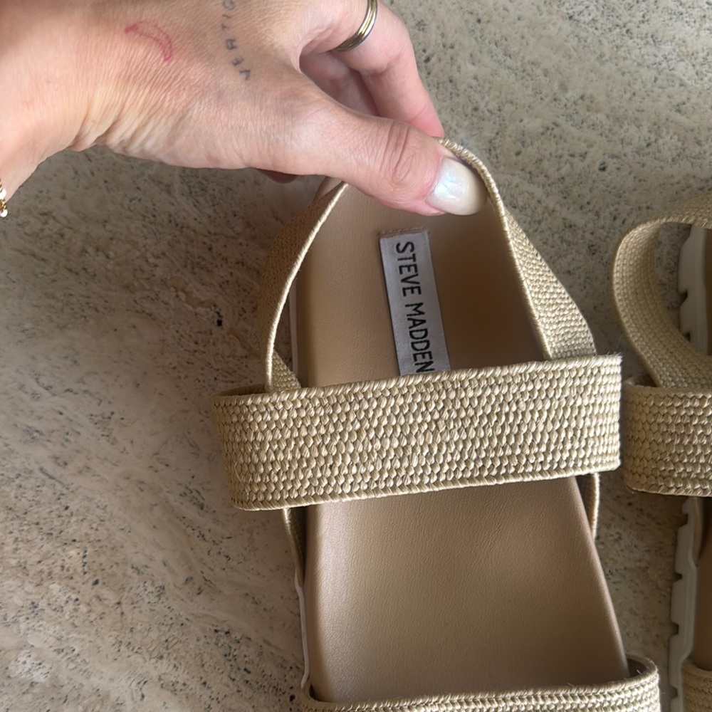 Steve Madden Beige Strap Sandals like new - Picture 2 of 5
